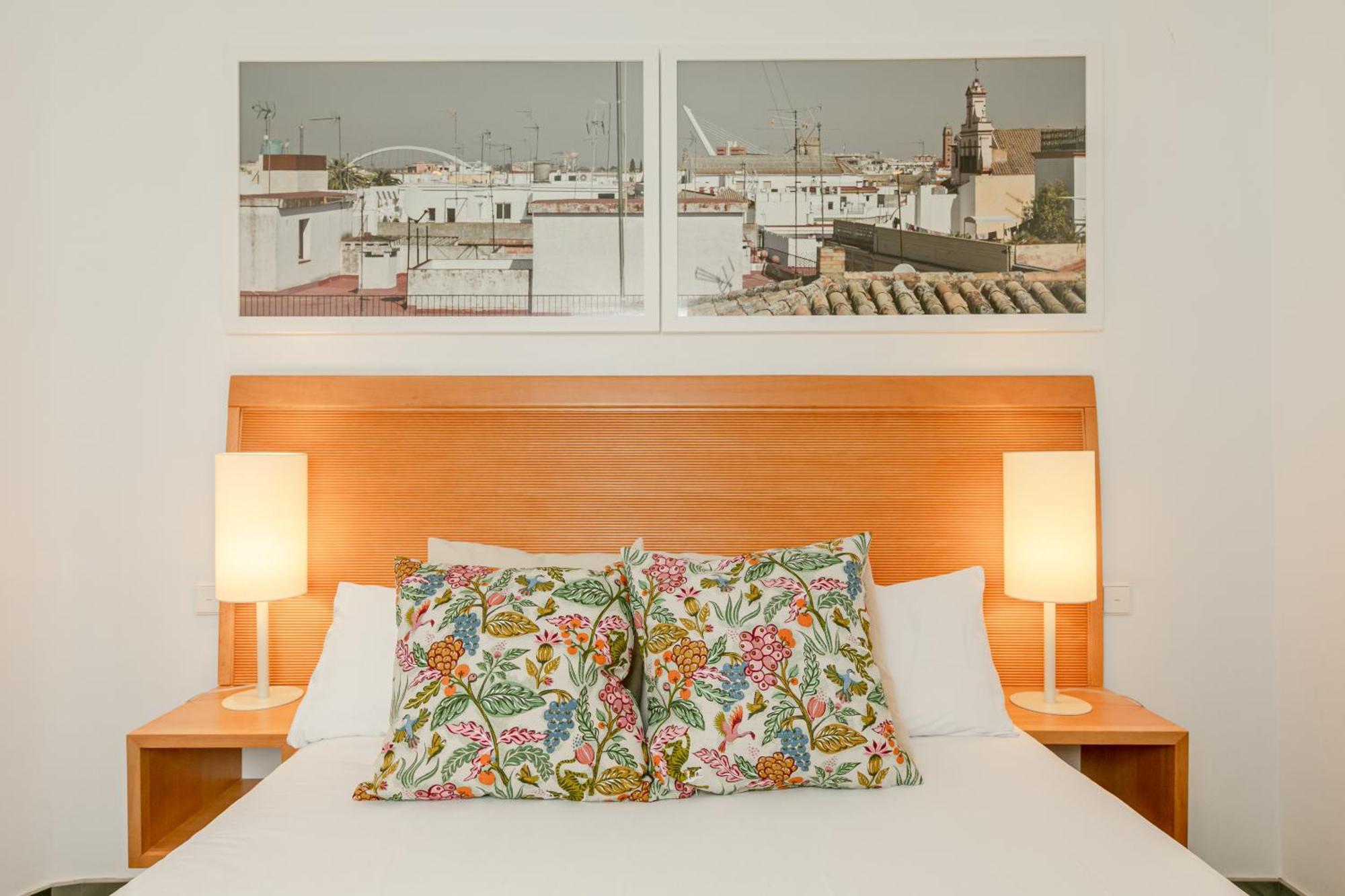 Apartamentos Eslava Sevilla Bagian luar foto