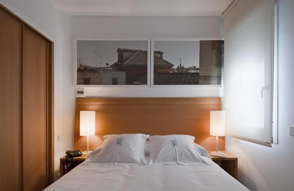 Apartamentos Eslava Sevilla Bagian luar foto